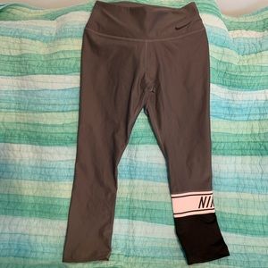Nike accent leggings
